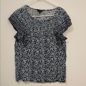 Lucky Brand Blue Floral Blouse size M ruffle sleeves